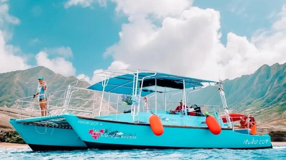 a small boat in a body of water